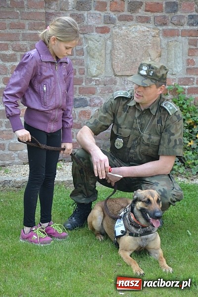 Zdjęcie w galerii na portalu naszraciborz.pl: 10 lat Polski w UE. Piknik ze Strażą Graniczną na Zamku Piastowskim wiadomości z regionu