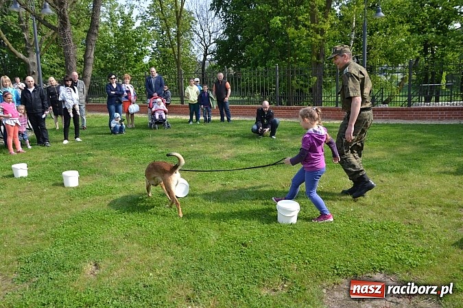 Zdjęcie w galerii na portalu naszraciborz.pl: 10 lat Polski w UE. Piknik ze Strażą Graniczną na Zamku Piastowskim wiadomości z regionu
