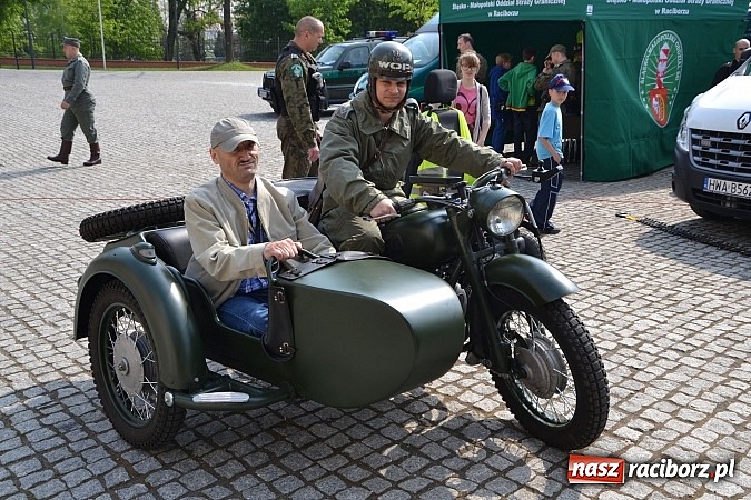 Zdjęcie w galerii na portalu naszraciborz.pl: 10 lat Polski w UE. Piknik ze Strażą Graniczną na Zamku Piastowskim wiadomości z regionu
