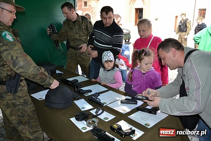 Zdjęcie w galerii na portalu naszraciborz.pl: 10 lat Polski w UE. Piknik ze Strażą Graniczną na Zamku Piastowskim wiadomości z regionu