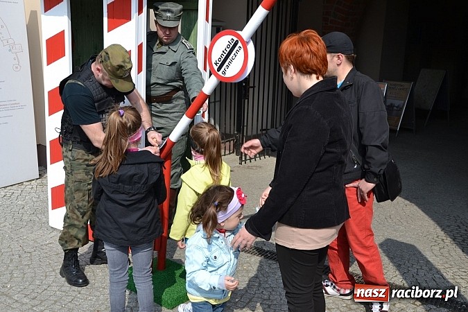 Zdjęcie w galerii na portalu naszraciborz.pl: 10 lat Polski w UE. Piknik ze Strażą Graniczną na Zamku Piastowskim wiadomości z regionu