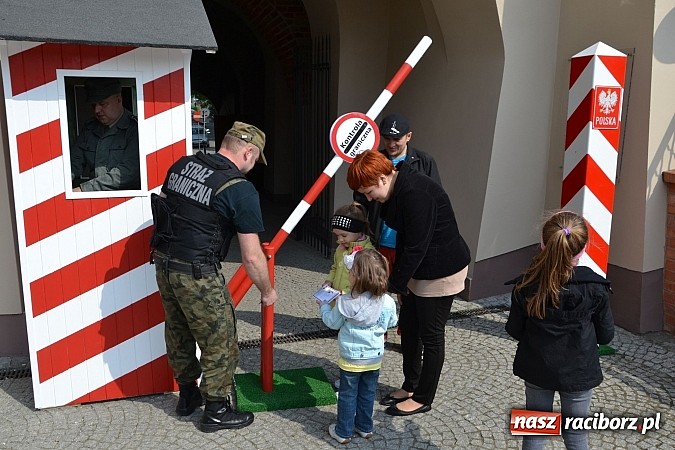 Zdjęcie w galerii na portalu naszraciborz.pl: 10 lat Polski w UE. Piknik ze Strażą Graniczną na Zamku Piastowskim wiadomości z regionu