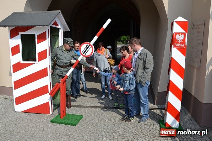 Zdjęcie w galerii na portalu naszraciborz.pl: 10 lat Polski w UE. Piknik ze Strażą Graniczną na Zamku Piastowskim wiadomości z regionu