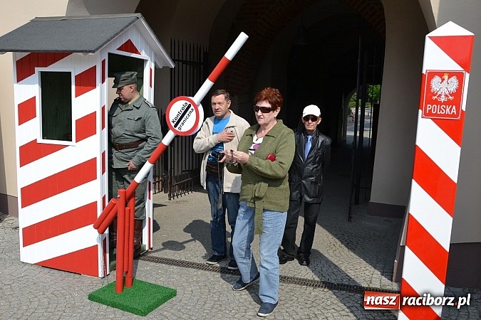 Zdjęcie w galerii na portalu naszraciborz.pl: 10 lat Polski w UE. Piknik ze Strażą Graniczną na Zamku Piastowskim wiadomości z regionu