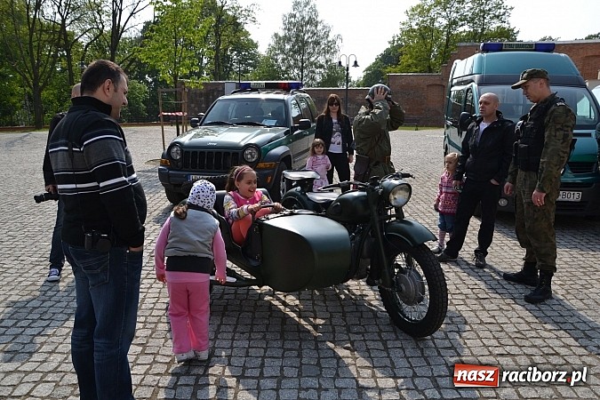 Zdjęcie w galerii na portalu naszraciborz.pl: 10 lat Polski w UE. Piknik ze Strażą Graniczną na Zamku Piastowskim wiadomości z regionu