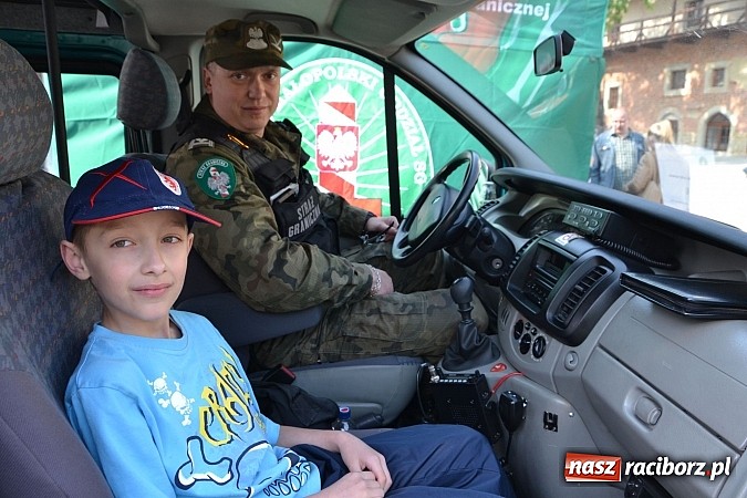 Zdjęcie w galerii na portalu naszraciborz.pl: 10 lat Polski w UE. Piknik ze Strażą Graniczną na Zamku Piastowskim wiadomości z regionu