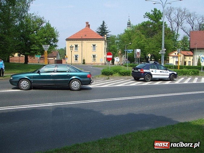 Zdjęcie w galerii na portalu naszraciborz.pl: Kolizja w samym centrum Rud  wiadomości z regionu