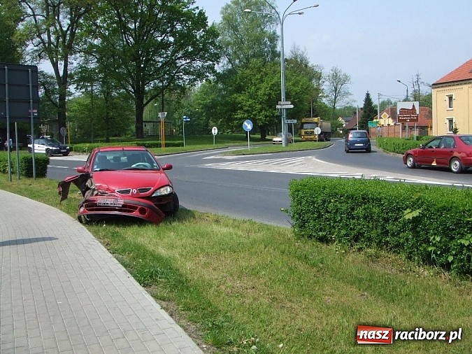 Zdjęcie w galerii na portalu naszraciborz.pl: Kolizja w samym centrum Rud  wiadomości z regionu