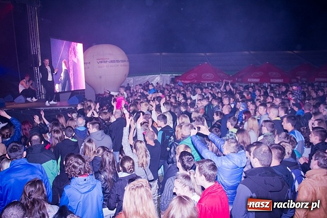 Zdjęcie w galerii na portalu naszraciborz.pl: Disco polo gromadzi tłumy - Weekend w Nędzy wiadomości z regionu