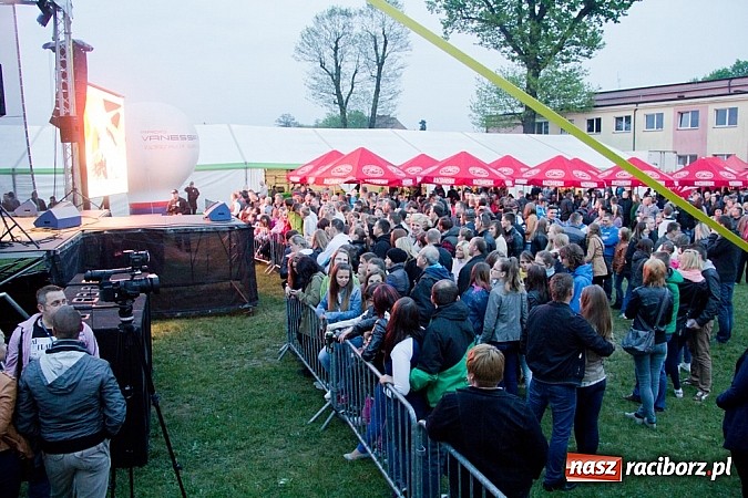 Zdjęcie w galerii na portalu naszraciborz.pl: Disco polo gromadzi tłumy - Weekend w Nędzy wiadomości z regionu