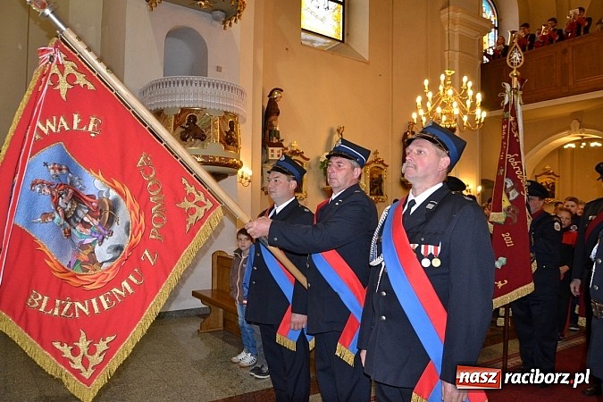 Zdjęcie w galerii na portalu naszraciborz.pl: Na świętego Floriana poświęcili nowy wóz wiadomości z regionu