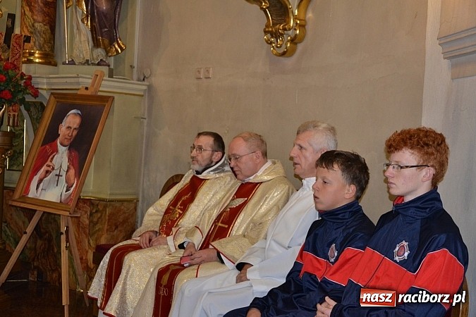 Zdjęcie w galerii na portalu naszraciborz.pl: Na świętego Floriana poświęcili nowy wóz wiadomości z regionu