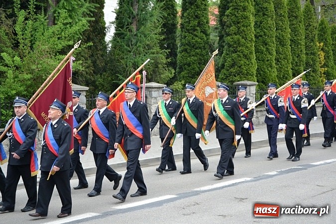 Zdjęcie w galerii na portalu naszraciborz.pl: Na świętego Floriana poświęcili nowy wóz wiadomości z regionu