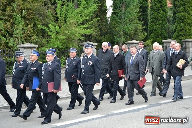 Zdjęcie w galerii na portalu naszraciborz.pl: Na świętego Floriana poświęcili nowy wóz wiadomości z regionu