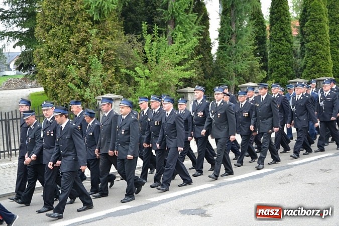Zdjęcie w galerii na portalu naszraciborz.pl: Na świętego Floriana poświęcili nowy wóz wiadomości z regionu