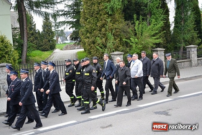 Zdjęcie w galerii na portalu naszraciborz.pl: Na świętego Floriana poświęcili nowy wóz wiadomości z regionu