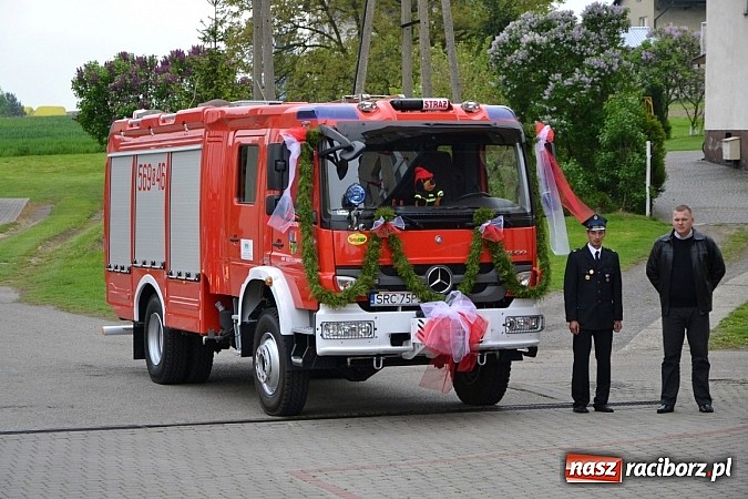 Zdjęcie w galerii na portalu naszraciborz.pl: Na świętego Floriana poświęcili nowy wóz wiadomości z regionu