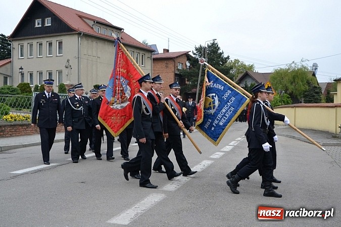 Zdjęcie w galerii na portalu naszraciborz.pl: Na świętego Floriana poświęcili nowy wóz wiadomości z regionu