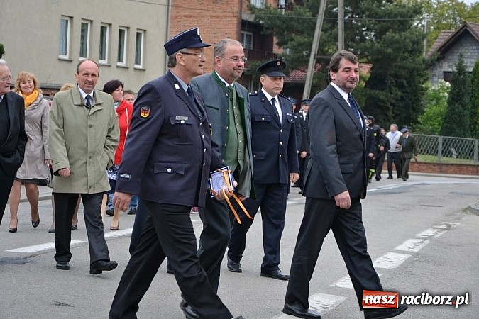 Zdjęcie w galerii na portalu naszraciborz.pl: Na świętego Floriana poświęcili nowy wóz wiadomości z regionu