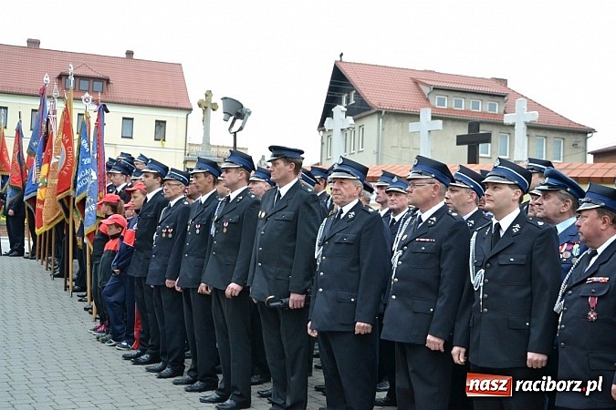 Zdjęcie w galerii na portalu naszraciborz.pl: Na świętego Floriana poświęcili nowy wóz wiadomości z regionu