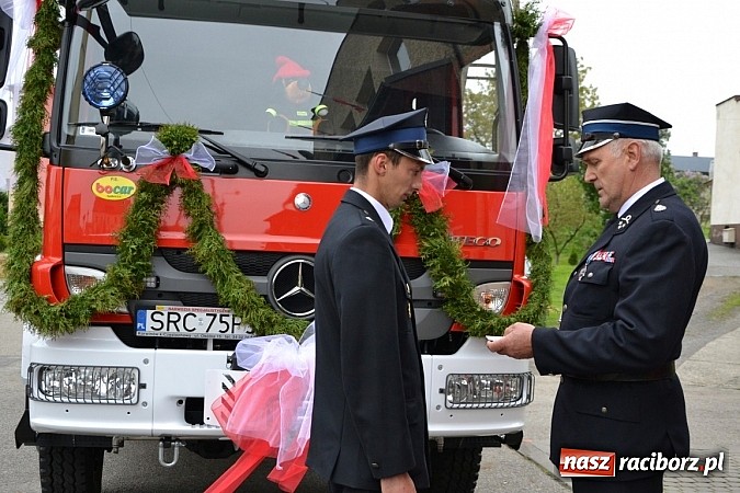 Zdjęcie w galerii na portalu naszraciborz.pl: Na świętego Floriana poświęcili nowy wóz wiadomości z regionu