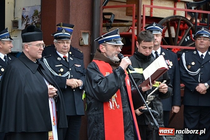 Zdjęcie w galerii na portalu naszraciborz.pl: Na świętego Floriana poświęcili nowy wóz wiadomości z regionu