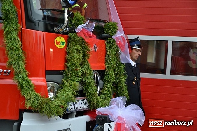 Zdjęcie w galerii na portalu naszraciborz.pl: Na świętego Floriana poświęcili nowy wóz wiadomości z regionu