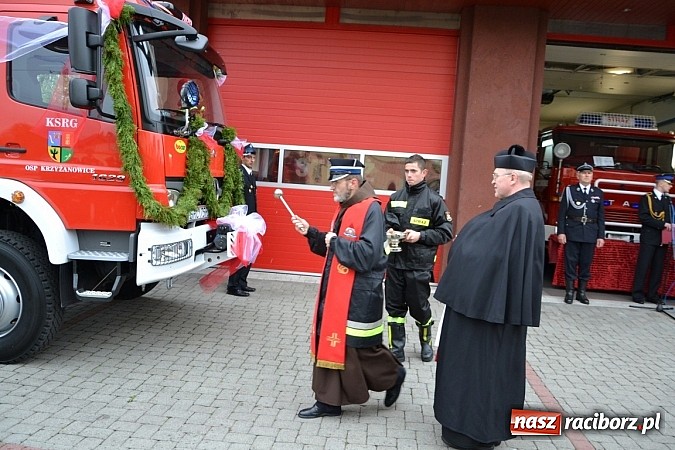 Zdjęcie w galerii na portalu naszraciborz.pl: Na świętego Floriana poświęcili nowy wóz wiadomości z regionu