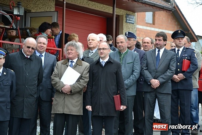 Zdjęcie w galerii na portalu naszraciborz.pl: Na świętego Floriana poświęcili nowy wóz wiadomości z regionu