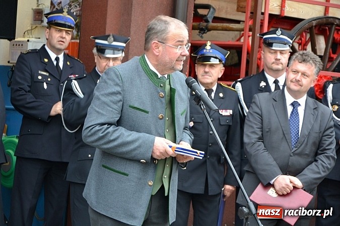 Zdjęcie w galerii na portalu naszraciborz.pl: Na świętego Floriana poświęcili nowy wóz wiadomości z regionu