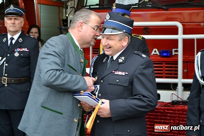 Zdjęcie w galerii na portalu naszraciborz.pl: Na świętego Floriana poświęcili nowy wóz wiadomości z regionu