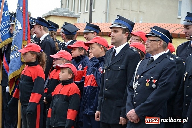 Zdjęcie w galerii na portalu naszraciborz.pl: Na świętego Floriana poświęcili nowy wóz wiadomości z regionu