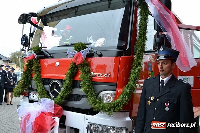 Zdjęcie w galerii na portalu naszraciborz.pl: Na świętego Floriana poświęcili nowy wóz wiadomości z regionu