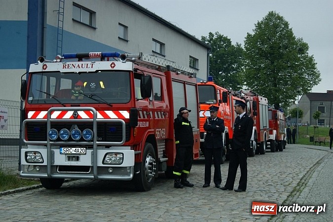 Zdjęcie w galerii na portalu naszraciborz.pl: Na świętego Floriana poświęcili nowy wóz wiadomości z regionu