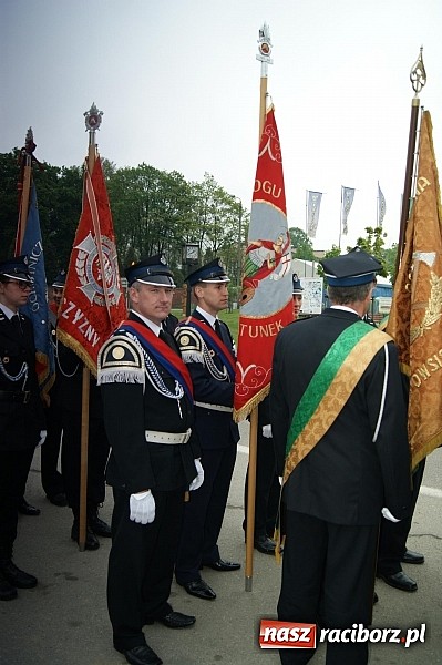 Zdjęcie w galerii na portalu naszraciborz.pl: Na świętego Floriana poświęcili nowy wóz wiadomości z regionu
