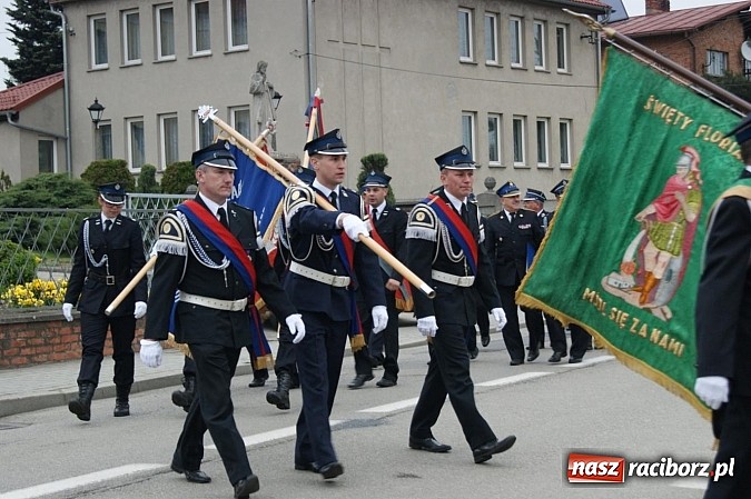 Zdjęcie w galerii na portalu naszraciborz.pl: Na świętego Floriana poświęcili nowy wóz wiadomości z regionu