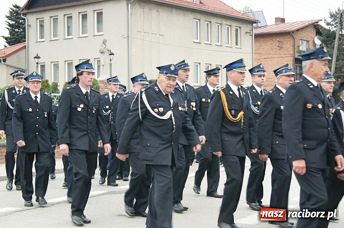 Zdjęcie w galerii na portalu naszraciborz.pl: Na świętego Floriana poświęcili nowy wóz wiadomości z regionu
