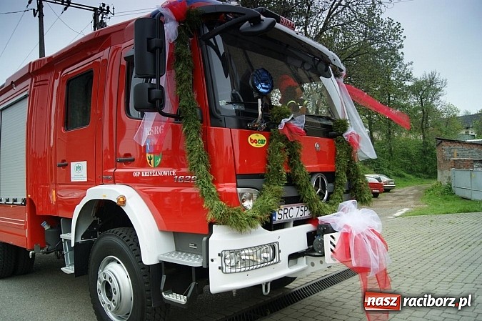 Zdjęcie w galerii na portalu naszraciborz.pl: Na świętego Floriana poświęcili nowy wóz wiadomości z regionu