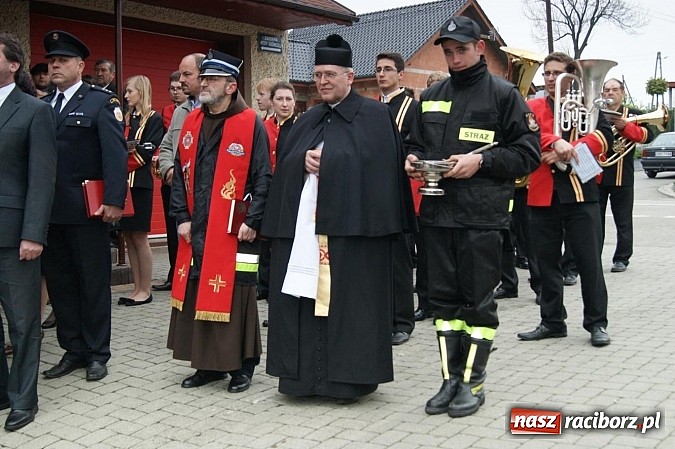Zdjęcie w galerii na portalu naszraciborz.pl: Na świętego Floriana poświęcili nowy wóz wiadomości z regionu