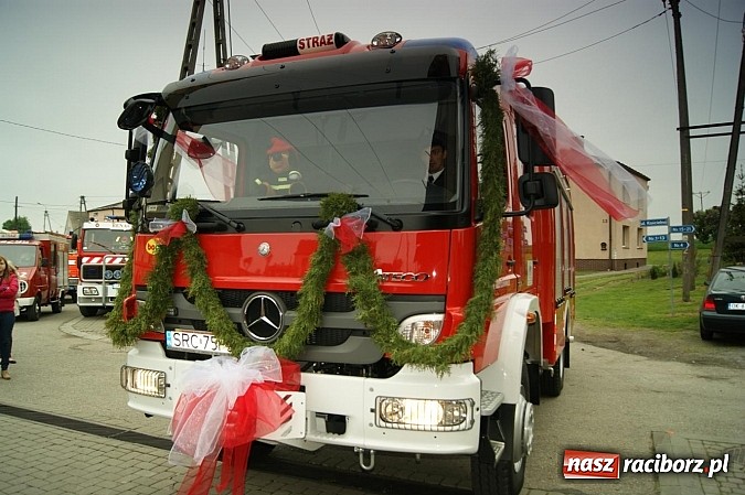 Zdjęcie w galerii na portalu naszraciborz.pl: Na świętego Floriana poświęcili nowy wóz wiadomości z regionu