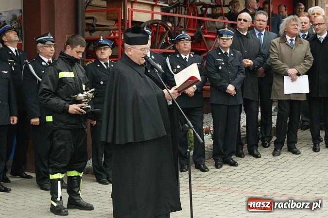 Zdjęcie w galerii na portalu naszraciborz.pl: Na świętego Floriana poświęcili nowy wóz wiadomości z regionu