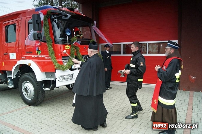 Zdjęcie w galerii na portalu naszraciborz.pl: Na świętego Floriana poświęcili nowy wóz wiadomości z regionu