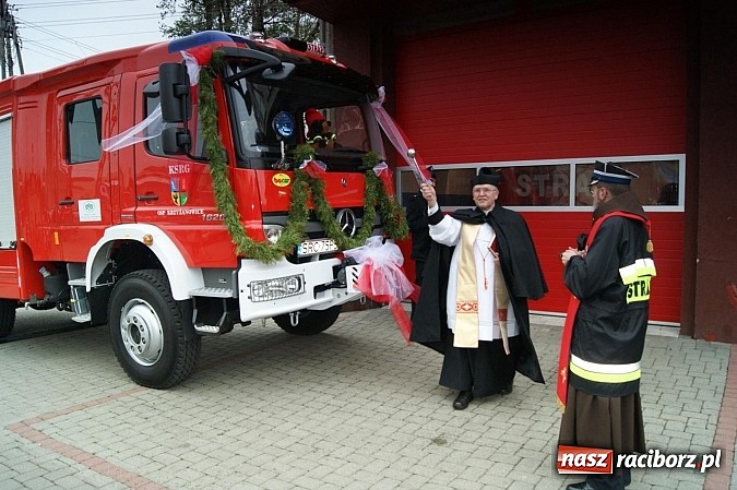 Zdjęcie w galerii na portalu naszraciborz.pl: Na świętego Floriana poświęcili nowy wóz wiadomości z regionu