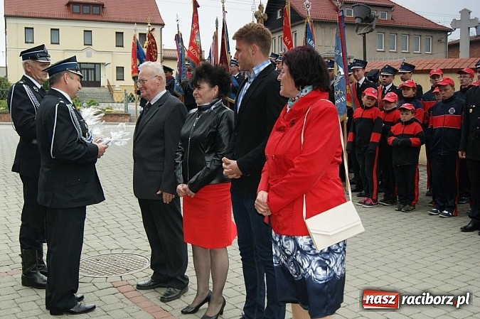 Zdjęcie w galerii na portalu naszraciborz.pl: Na świętego Floriana poświęcili nowy wóz wiadomości z regionu