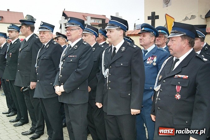 Zdjęcie w galerii na portalu naszraciborz.pl: Na świętego Floriana poświęcili nowy wóz wiadomości z regionu