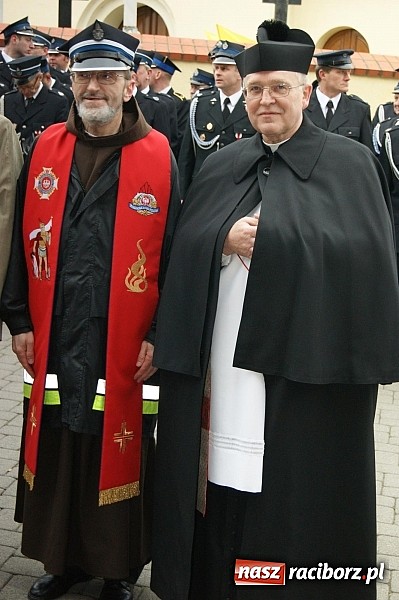 Zdjęcie w galerii na portalu naszraciborz.pl: Na świętego Floriana poświęcili nowy wóz wiadomości z regionu