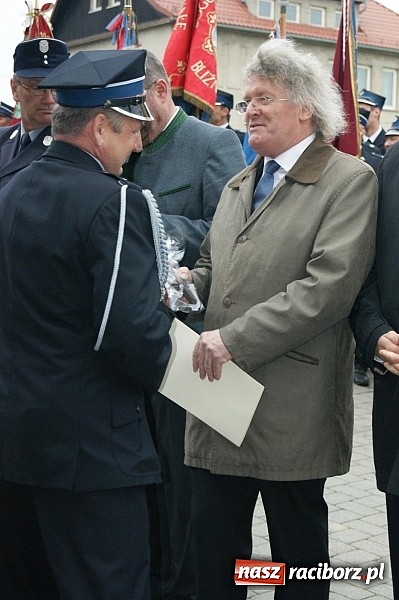 Zdjęcie w galerii na portalu naszraciborz.pl: Na świętego Floriana poświęcili nowy wóz wiadomości z regionu