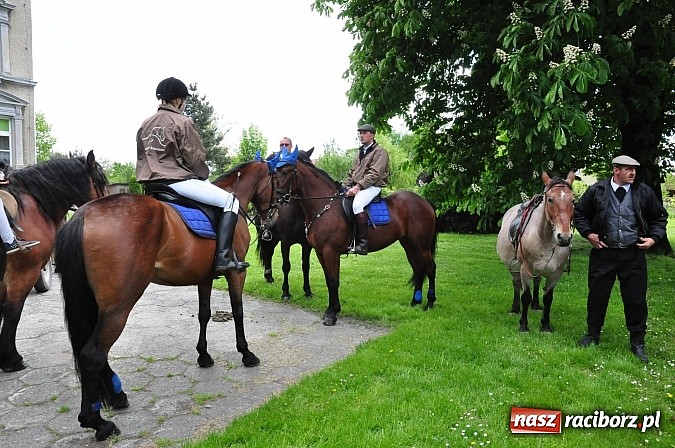 Zdjęcie w galerii na portalu naszraciborz.pl: W Pogrzebieniu 136. raz szli w procesji na św. Floriana. Prosili o ochronę przed gradem wiadomości z regionu