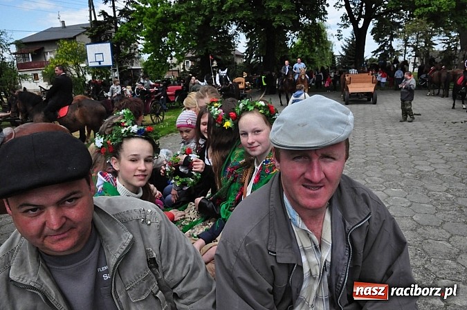Zdjęcie w galerii na portalu naszraciborz.pl: W Pogrzebieniu 136. raz szli w procesji na św. Floriana. Prosili o ochronę przed gradem wiadomości z regionu