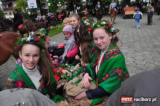 Zdjęcie w galerii na portalu naszraciborz.pl: W Pogrzebieniu 136. raz szli w procesji na św. Floriana. Prosili o ochronę przed gradem wiadomości z regionu